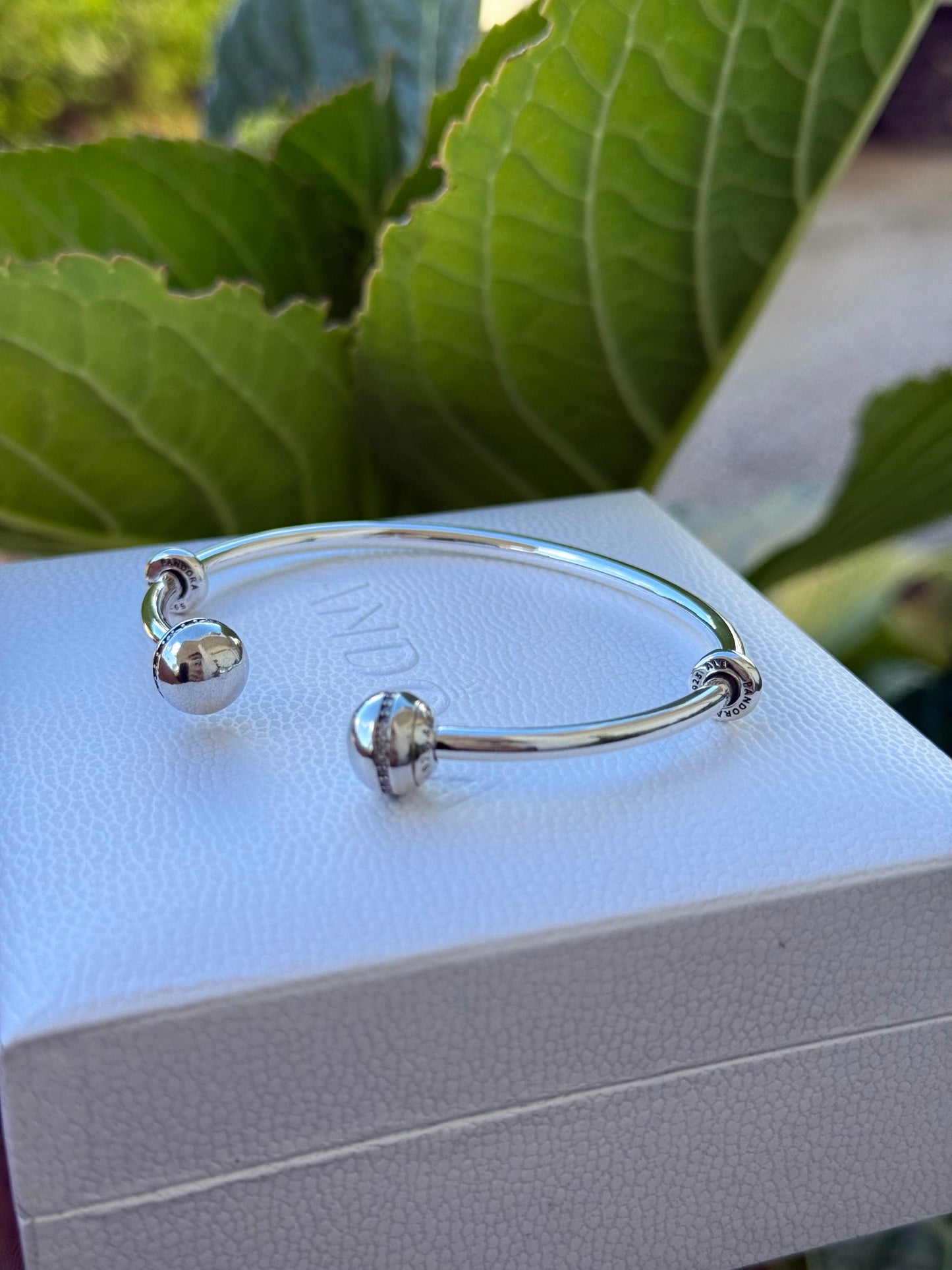 Pulsera Pandora abierta