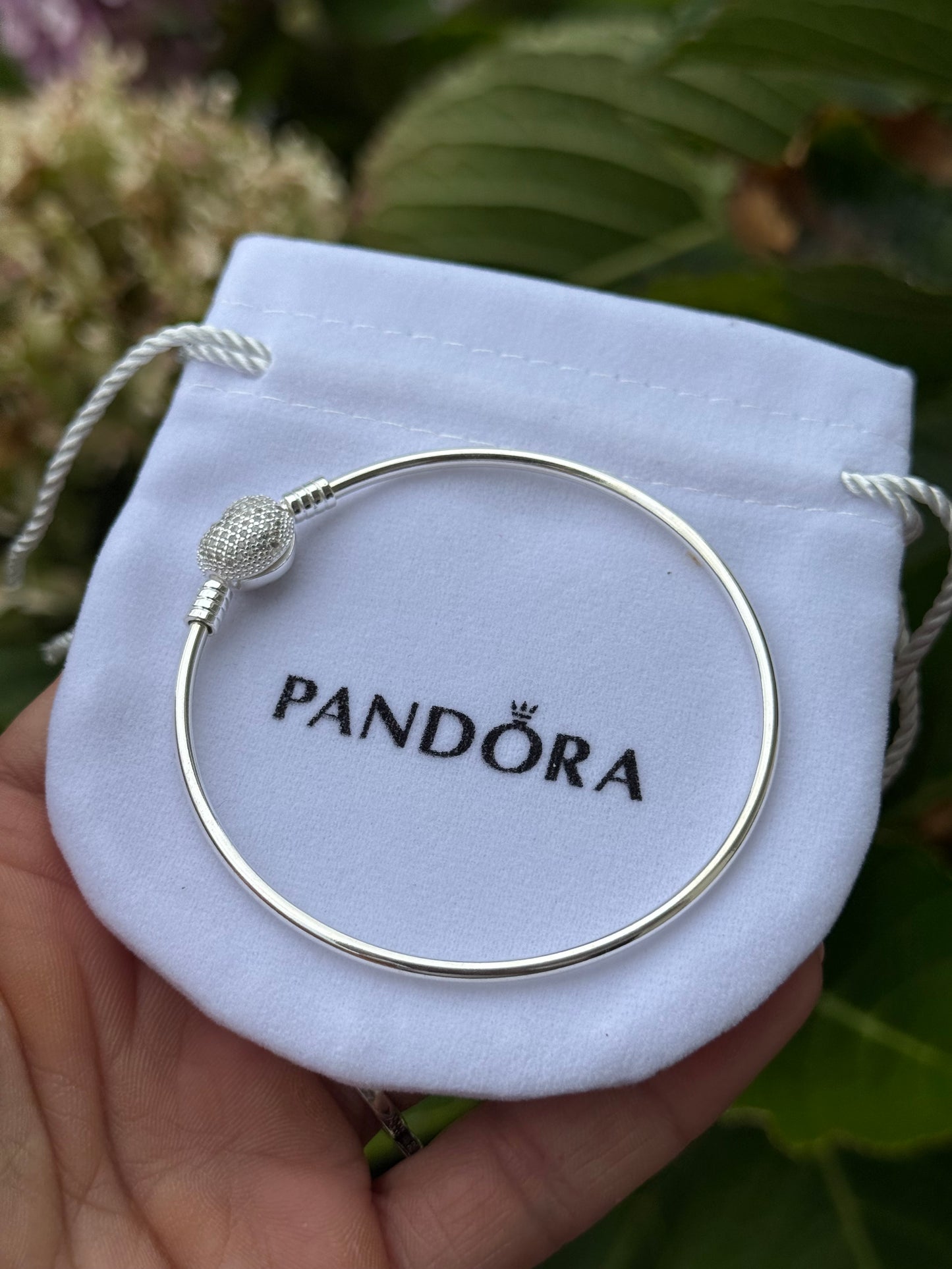 Pulsera rígida Pandora con circonio