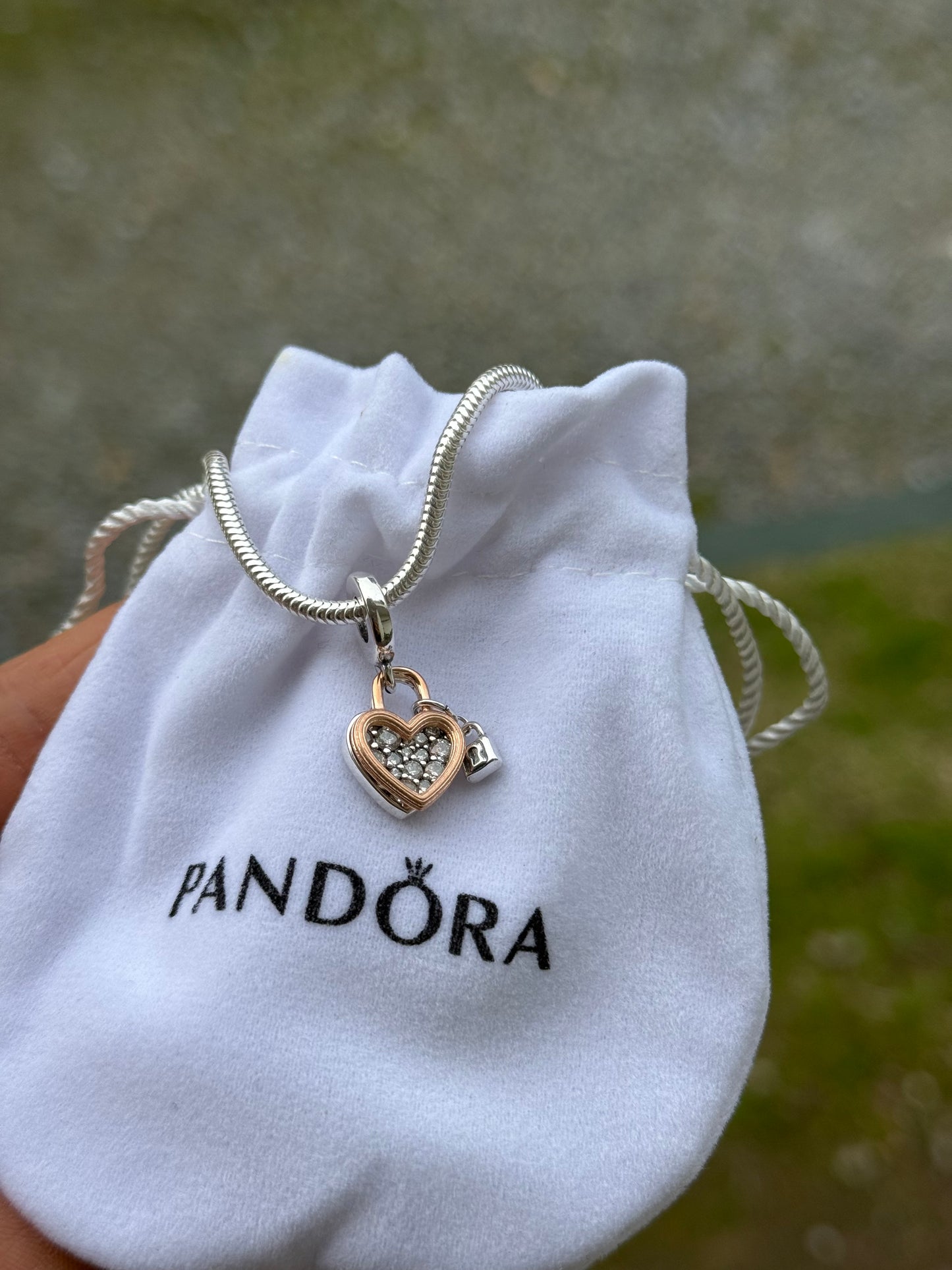 Charms corazon candando pandora