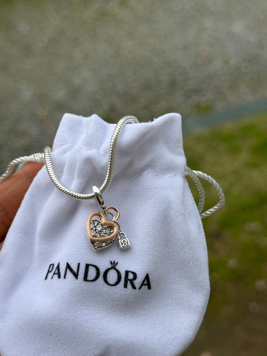 Charms corazon candando pandora