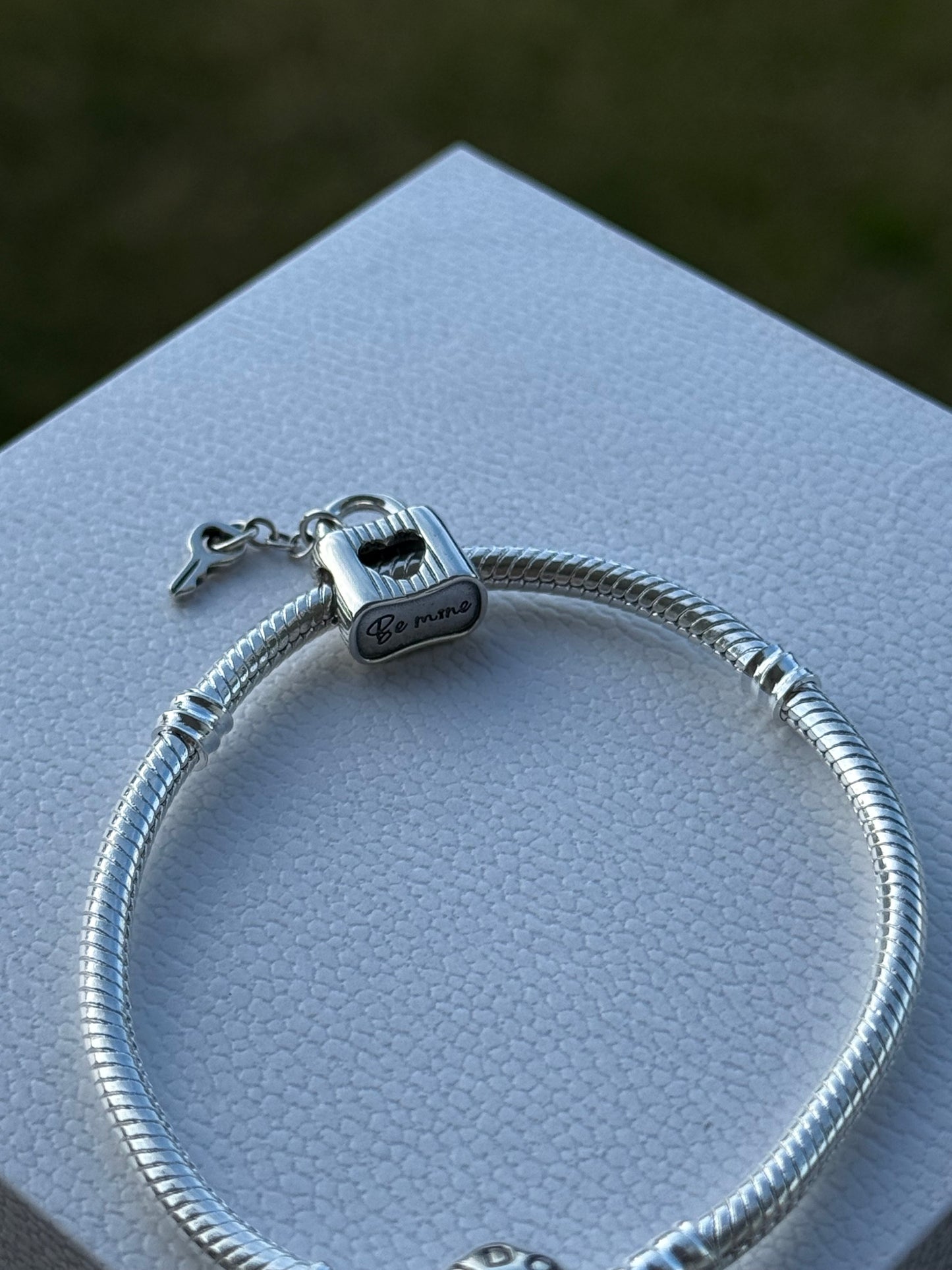 Charm llave candado Pandora