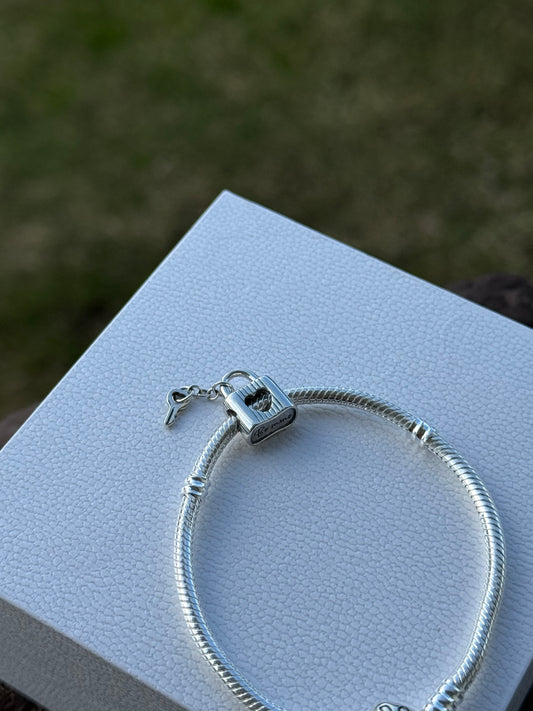 Charm llave candado Pandora