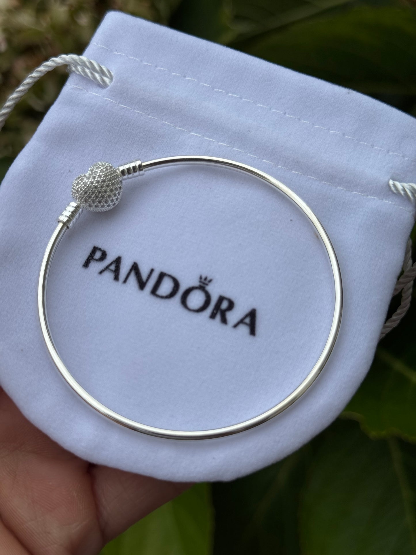Pulsera rígida Pandora con circonio