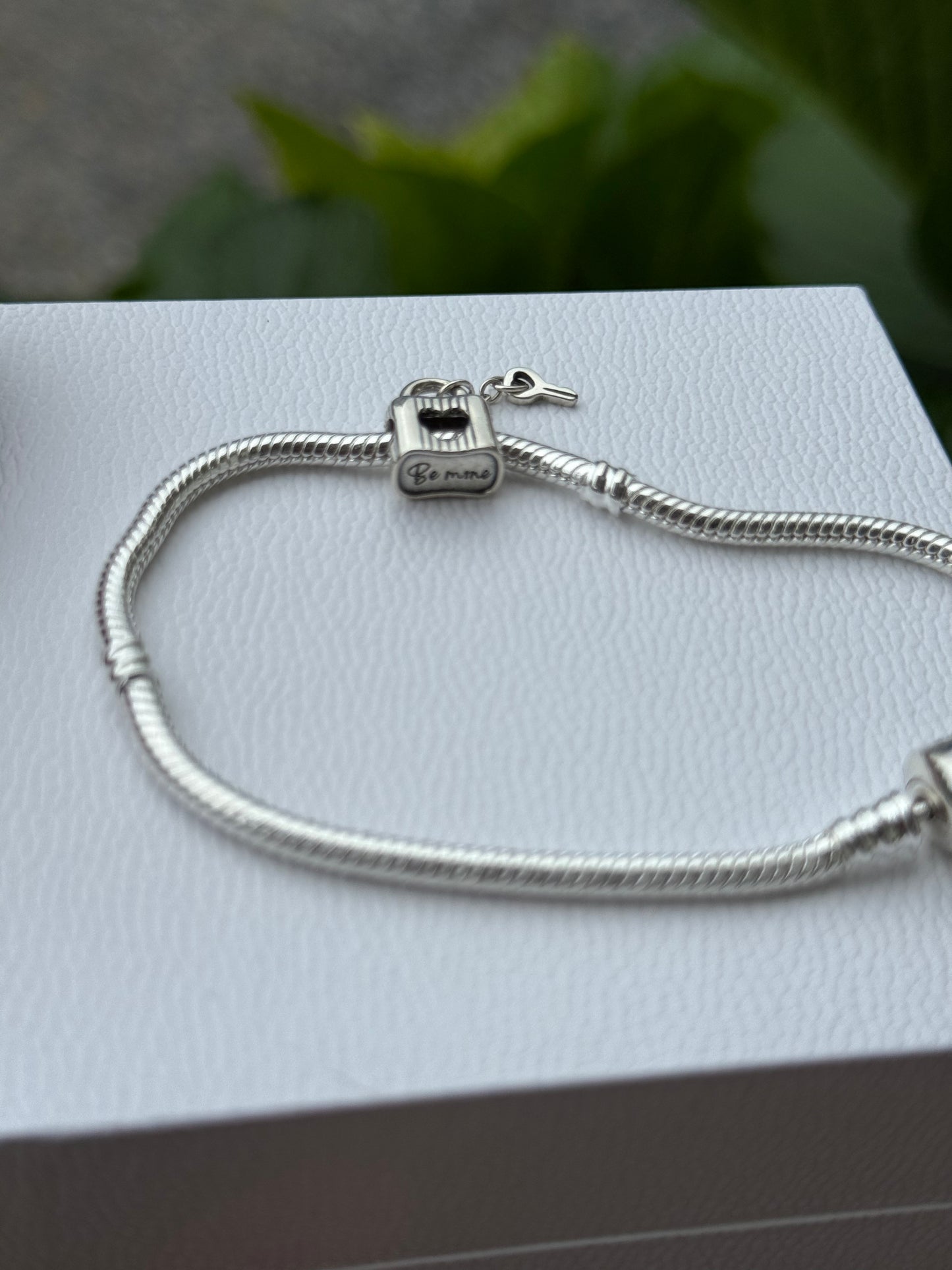 Charm llave candado Pandora